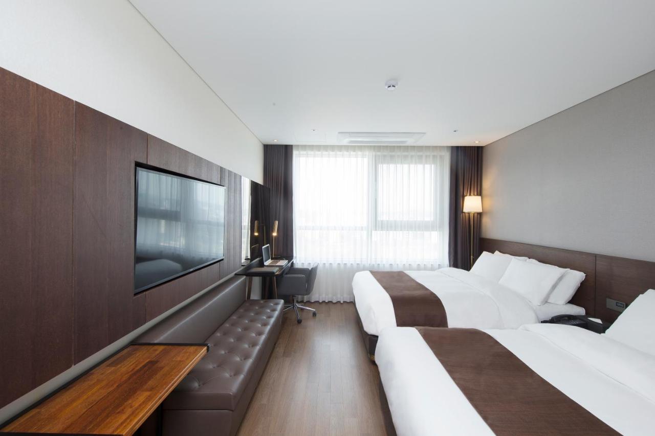 Ramada By Wyndham Daejeon Hotel Exterior foto