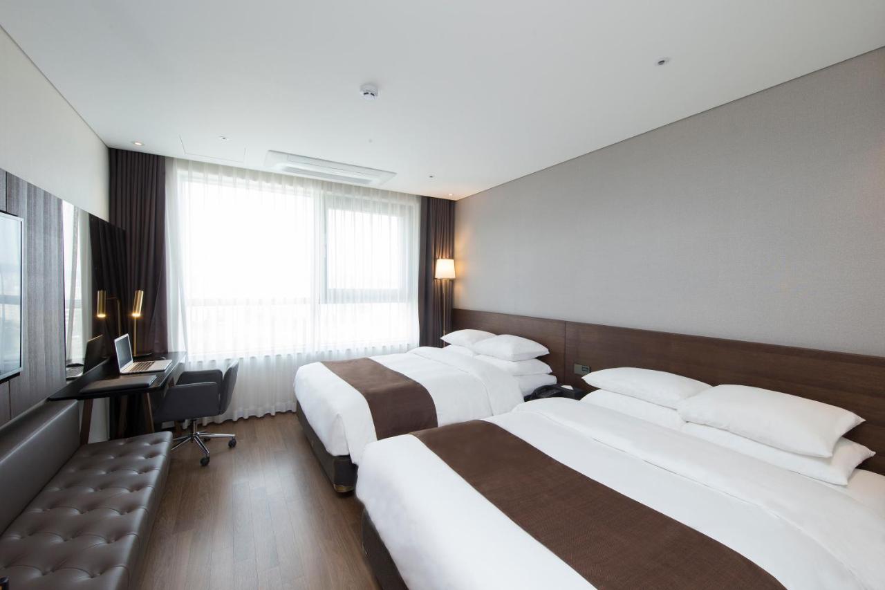 Ramada By Wyndham Daejeon Hotel Exterior foto