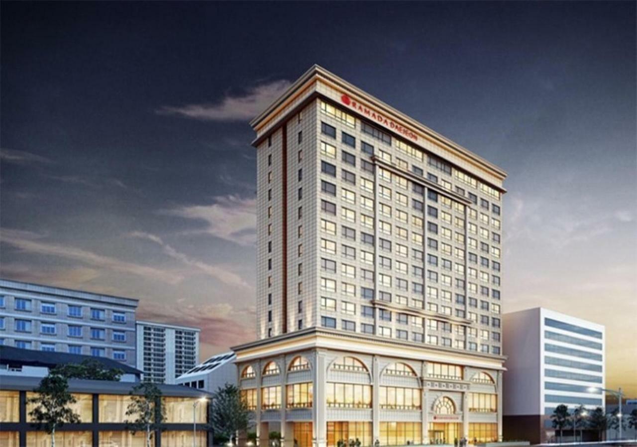 Ramada By Wyndham Daejeon Hotel Exterior foto
