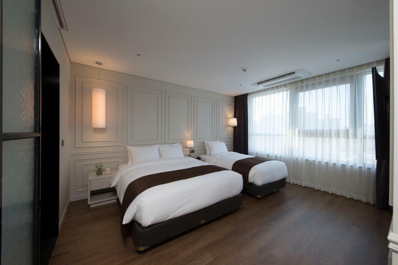 Ramada By Wyndham Daejeon Hotel Exterior foto