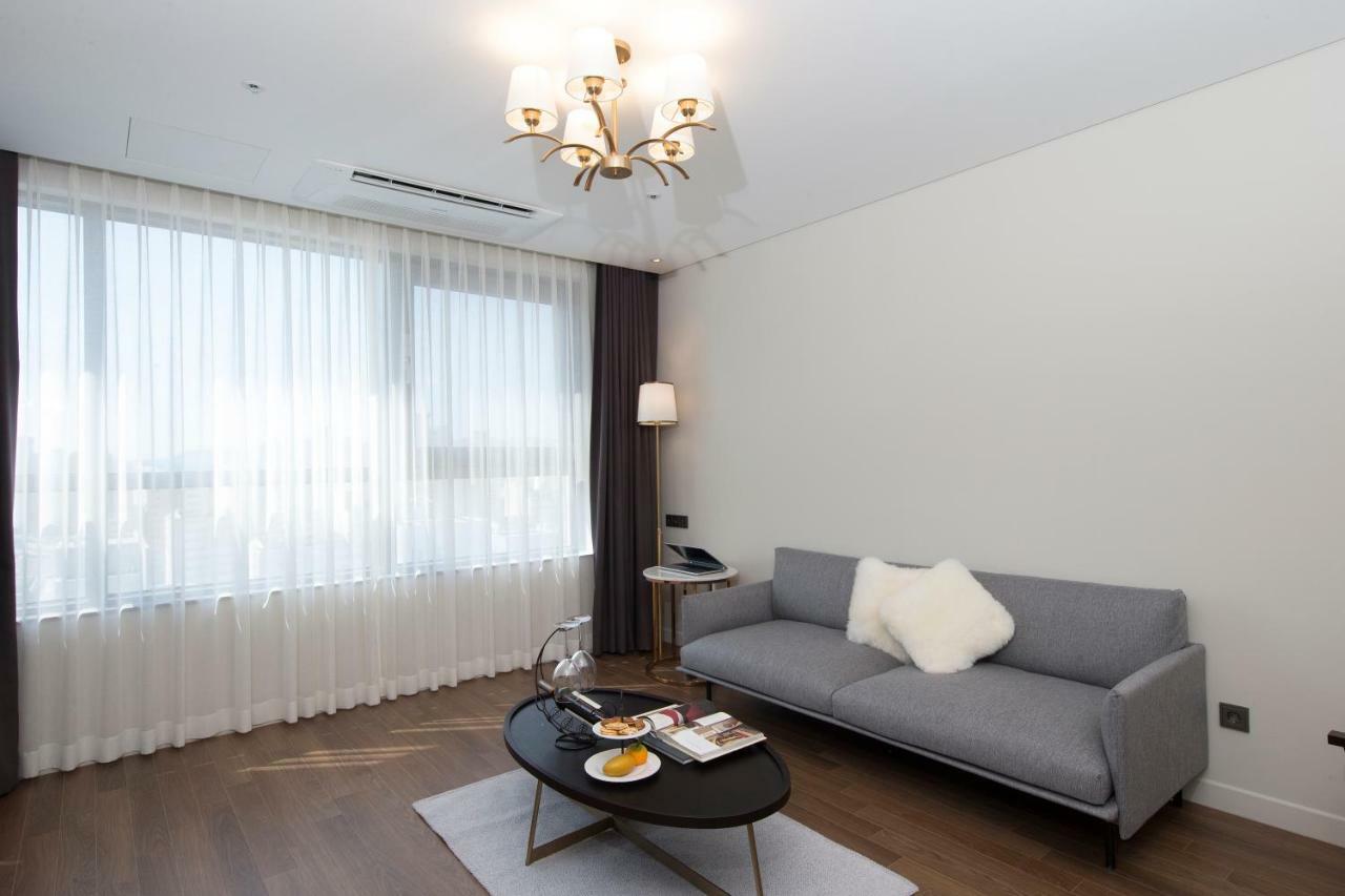 Ramada By Wyndham Daejeon Hotel Exterior foto